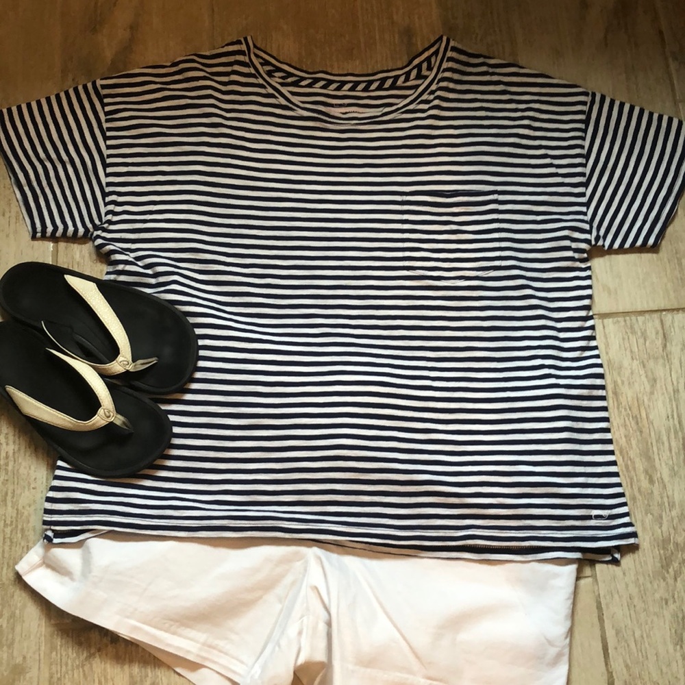 Vineyard Vines large t shirt